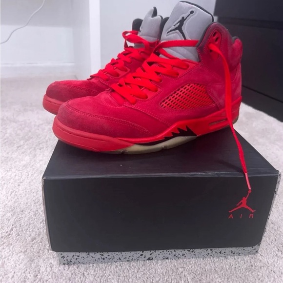 Jordan RetroRed Suede Size 11 in Men's